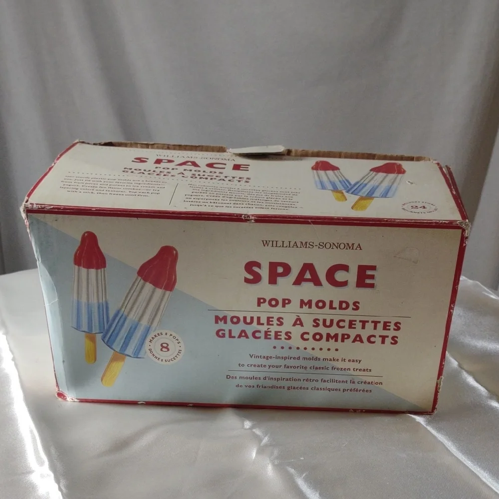 Williams Sonoma Space Pop Molds - New In Beat Up Box 😀